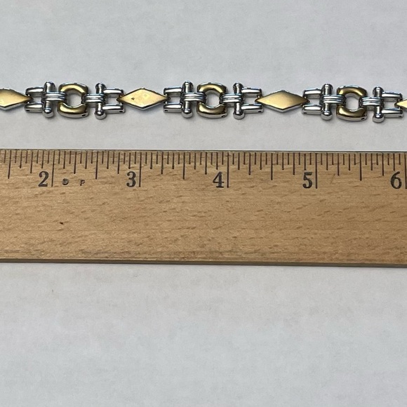 7.5” Vintage Two-Tone Silver and Gold Metal Bracelet - Picture 7 of 8
